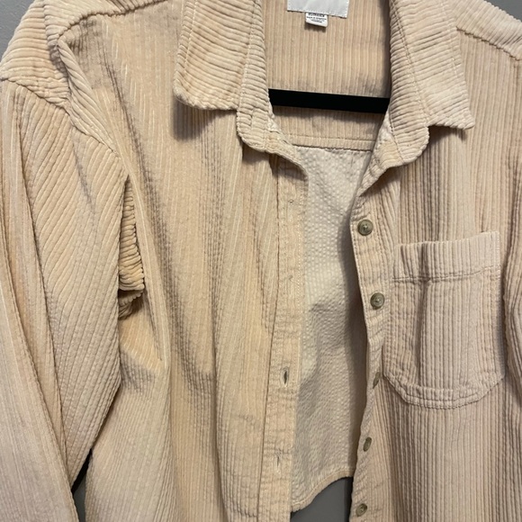 Cropped Button up - Picture 3 of 3